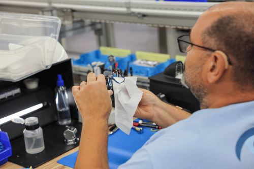 Assembling a complete pair of lenses in our edging and finishing department Assembling a complete pair of lenses in our edging and finishing department