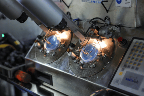 Surfacing your wholesale optical lenses for ECPs Surfacing your wholesale optical lenses for ECPs